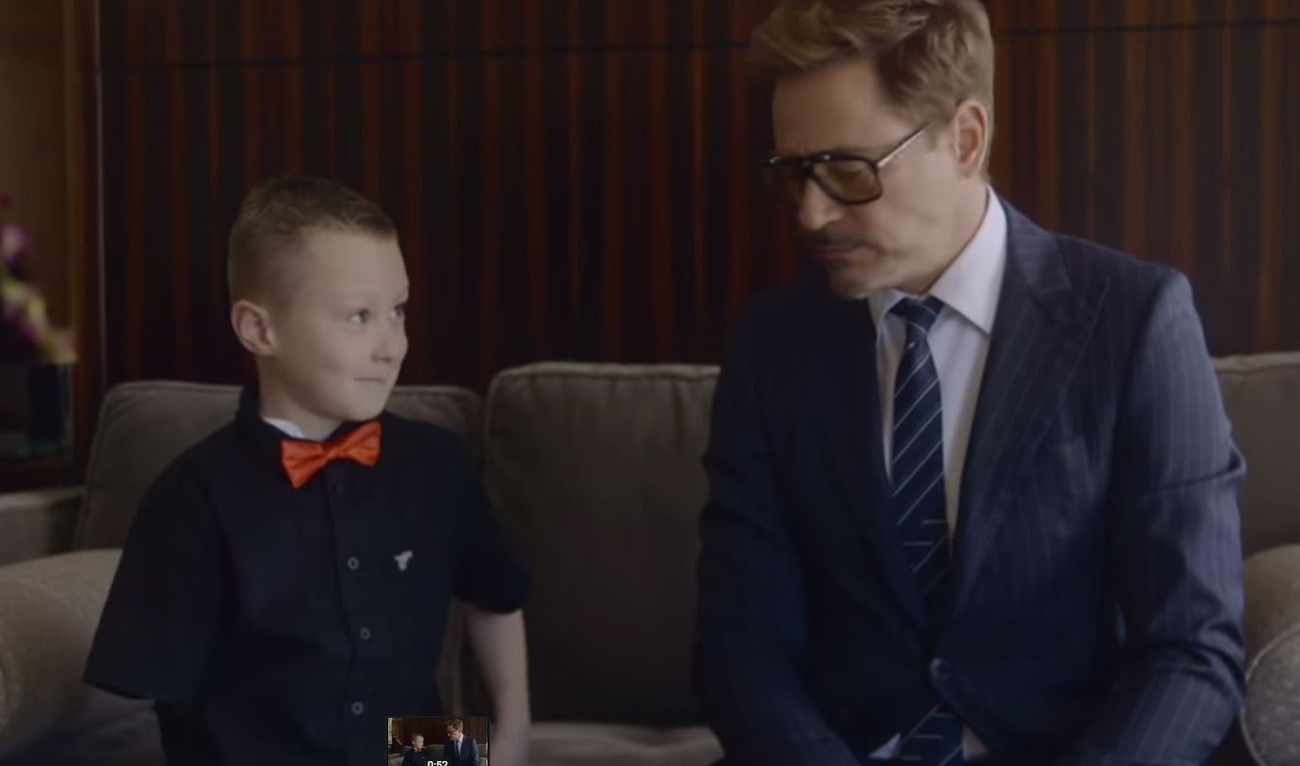 Robert Downey Jr. offre une prothèse bionique d'Iron Man à un garçon