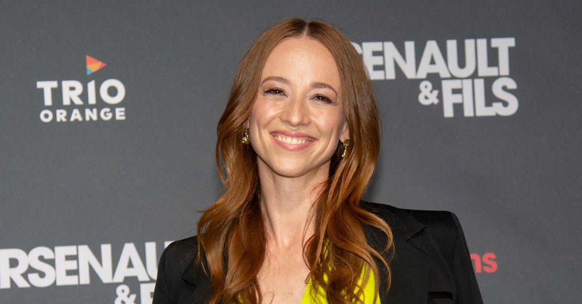 Karine Vanasse Brille Sur Le Tapis Rouge Du Film Arsenault & Fils Avec ...