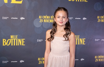 Image de l'article Photos : La jeune Marguerite Laurence brille sur le tapis rouge de «Mlle Bottine »