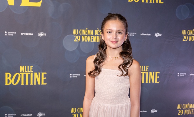 Image de l'article Photos : La jeune Marguerite Laurence brille sur le tapis rouge de «Mlle Bottine »